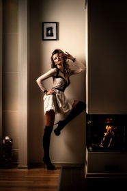 女子赤脚入溶洞“晶花池”引争议 岩溶洞穴该如何保护？