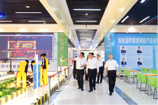 中国商业联合会领导莅临中国东方教育集团 共探行业发展新纪元