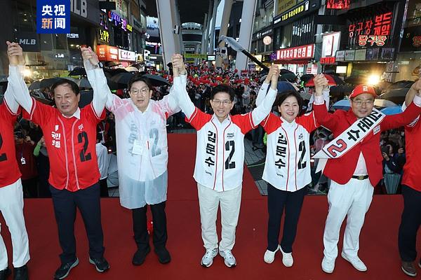 在野党总统候选人李在明来势汹汹 韩执政党能否“尹”退为进？