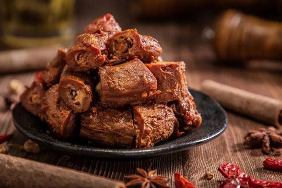 绝味鸭脖中年危机背后，卤味江湖告急？