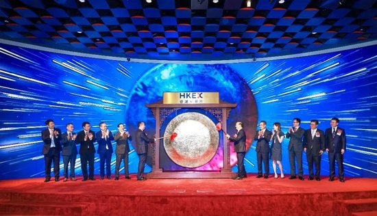 宁德时代,成功在香港上市,H股价格超过A股,市值1.4万亿,今年全球最大IPO!