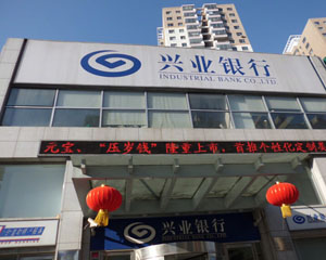 如何通过银行渠道查询信用卡挂失记录？