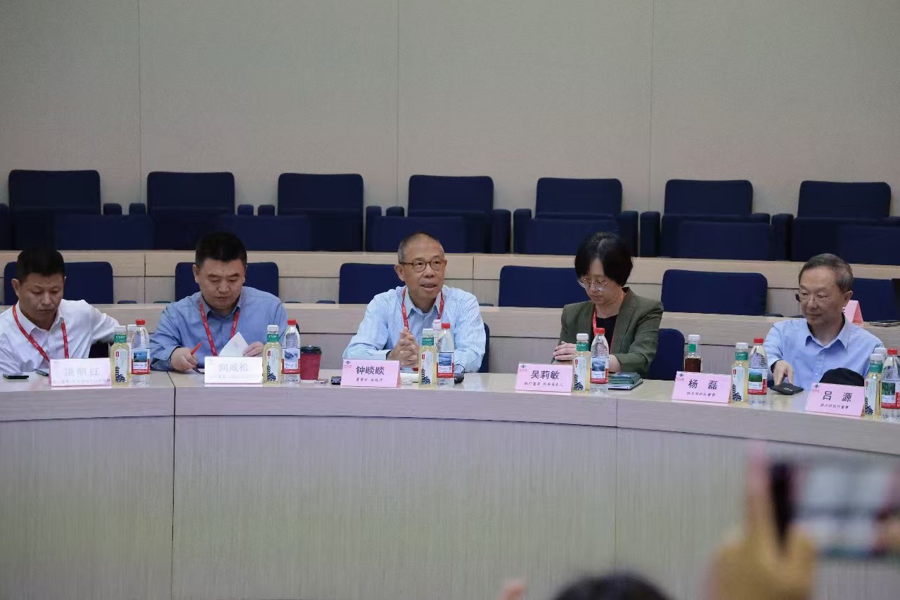 钟睒睒谈代工：农夫山泉有核心技术，想代工也代不了