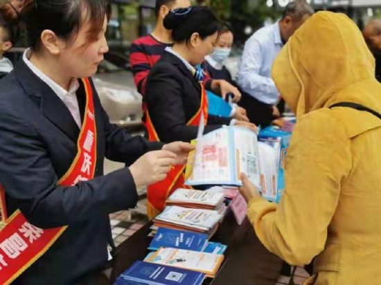 以“网”织暖，以“格”惠民，重庆银行持续优化现金支付环境