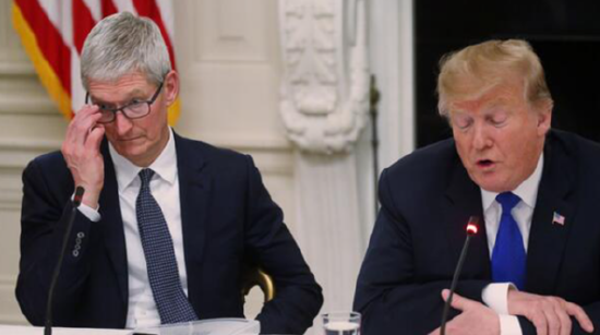 苹果再遭关税大棒威胁的背后：库克拒绝陪同出访中东得罪特朗普？