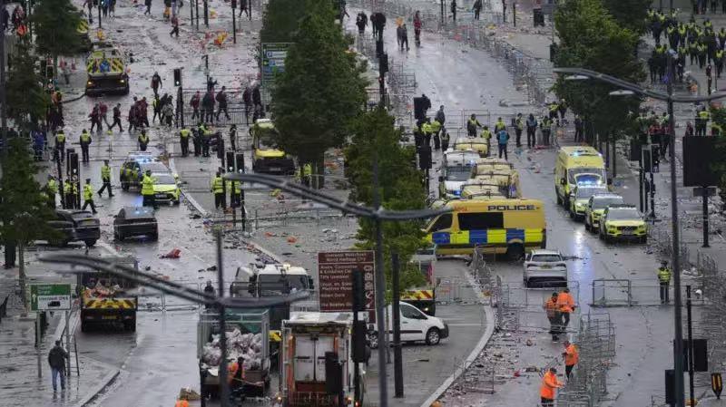 英国利物浦汽车冲撞人群事件已致79人受伤 最小伤者仅9岁