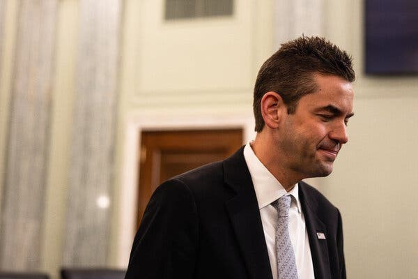 美媒爆：因曾向民主党人捐款，特朗普撤回马斯克盟友出任NASA局长提名