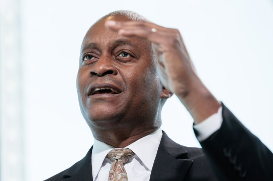 美联储官员Bostic：不急于降息 希望在通胀方面看到更多进展