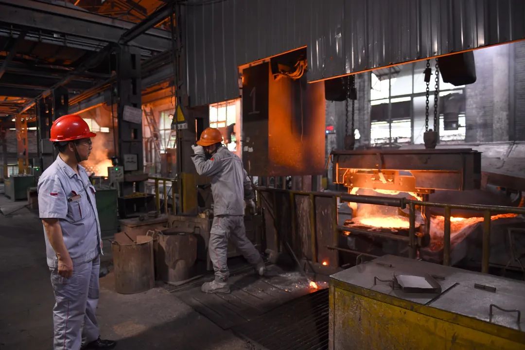 钢价“跌成白菜”：市场寒冬背后的深层震荡