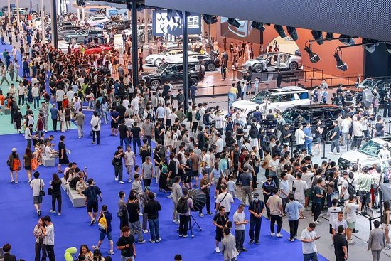 车圈三大佬，集体开撕