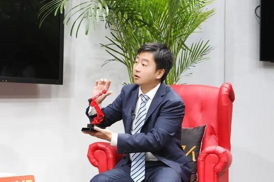 60后美女投资家和两个80后“弟弟”，搞垮了哈工智能、天喻信息两家上市公司