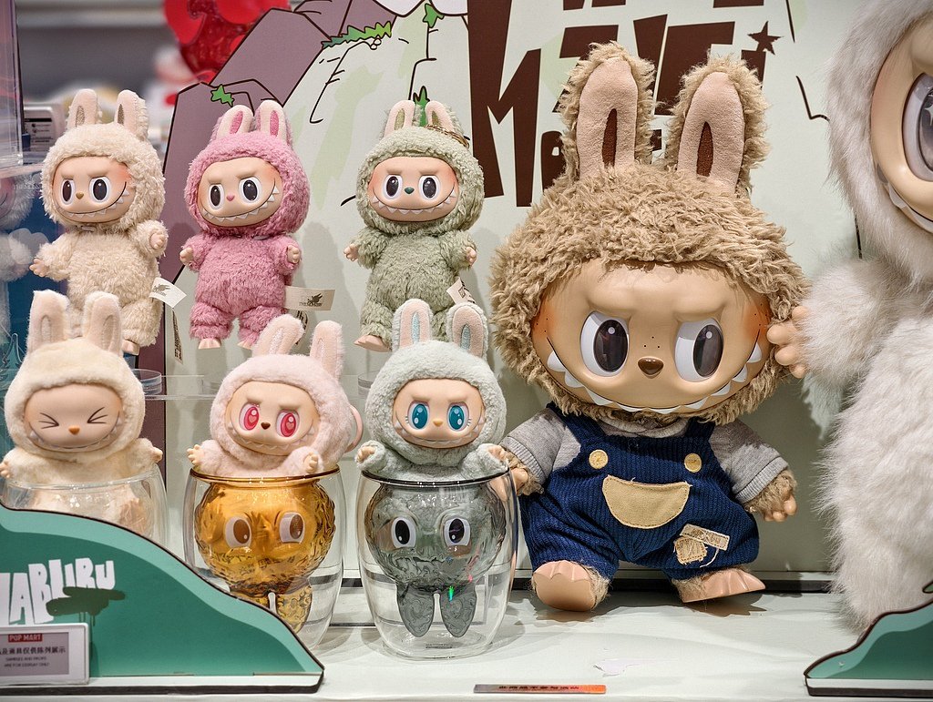 马上评丨从玲娜贝儿到拉布布，年轻人究竟需要什么情绪价值