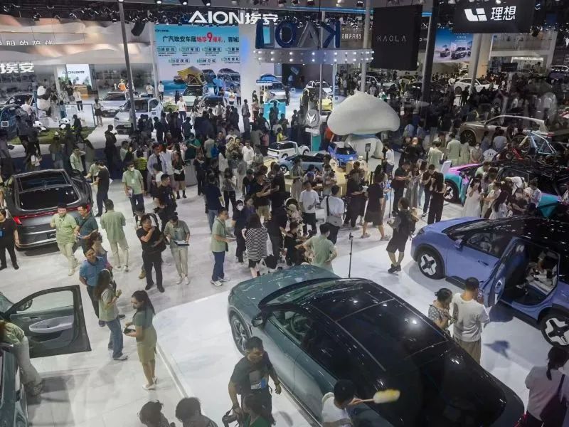 供应商“苦”压价、付款顽疾久已！17家车企承诺“60天付款”，专家：落地情况难以预测