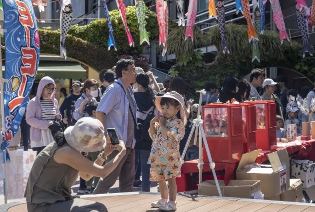 并非不想生！全球平均生育率大降背后，联合国报告这么说