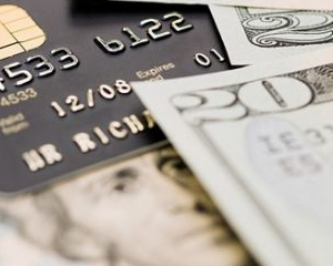 家庭资产配置选银行还是券商？