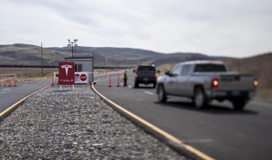 汽车驾驶时如何正确使用安全带？