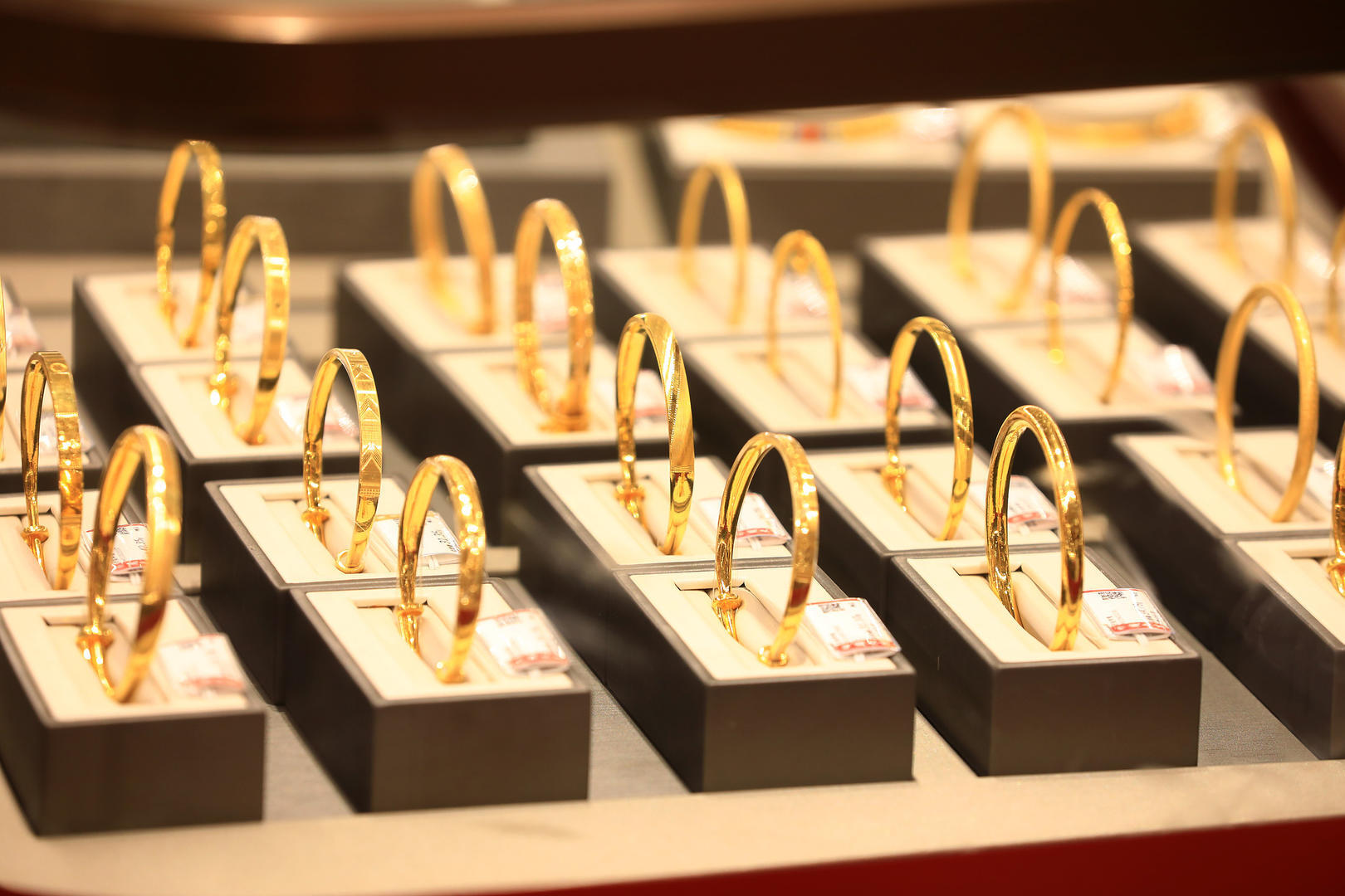 周大福六个月关店606家，金价年内涨超50%，金饰品牌却陷“闭店潮”