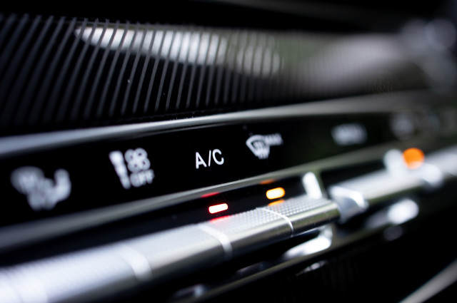 汽车空调异味产生原因及解决方法是什么？