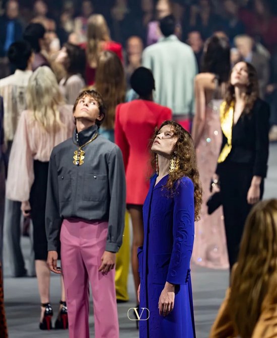 知名品牌CEO，被举报职场霸凌