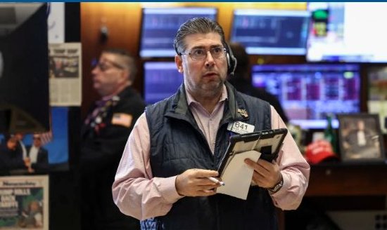 盘前：纳指期货涨0.18% 11月就业人数意外下降