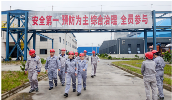 “进入厂区请放弃一切自由”，恒逸石化全资子公司现雷人标语