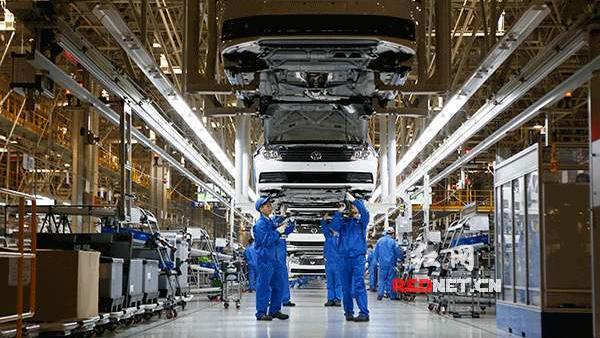 汽车使用成本包含哪些主要支出项目？