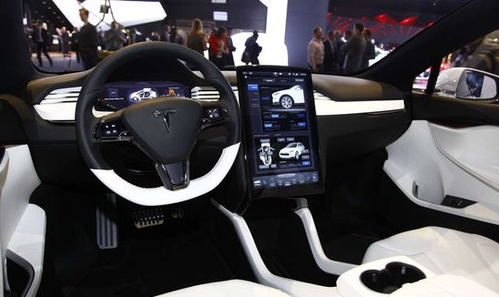 汽车转弯时的安全驾驶技巧有哪些？