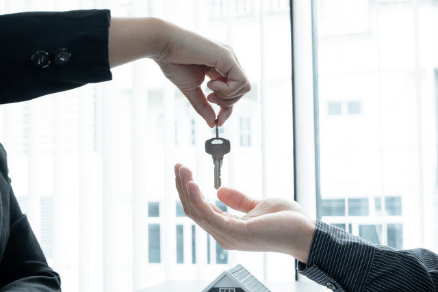 房产中介服务费怎么收取？