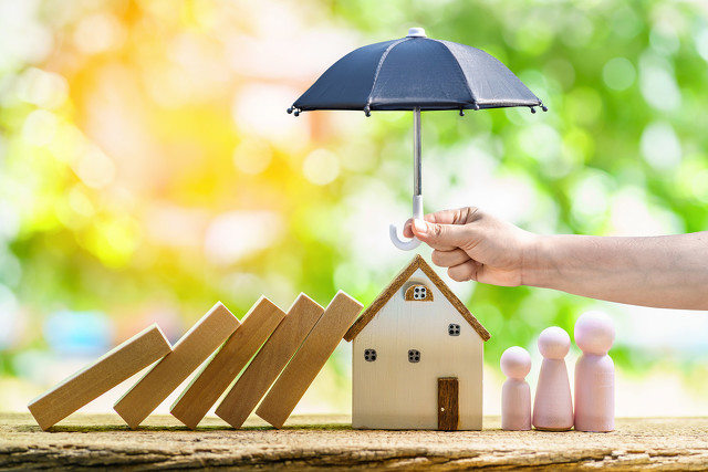 保险缴费选年缴还是月缴好？